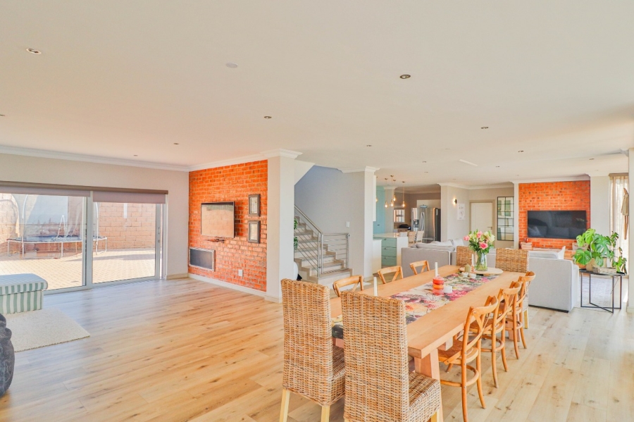 4 Bedroom Property for Sale in Hartenbos Heuwels Western Cape